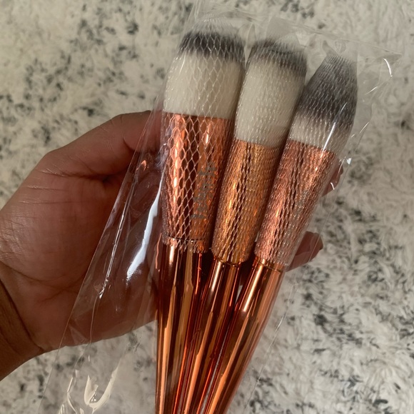 Alamar Cosmetics Complexion Brush Trio - Picture 3 of 3